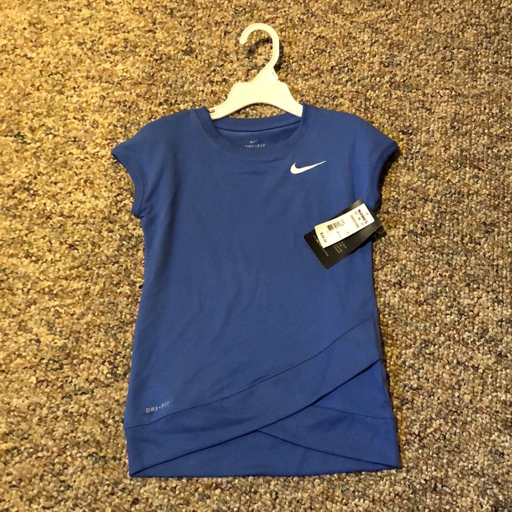 🆕Girls Nike Dri-Fit top (NWT)